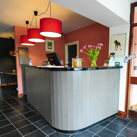 Hotel The To The West 3*